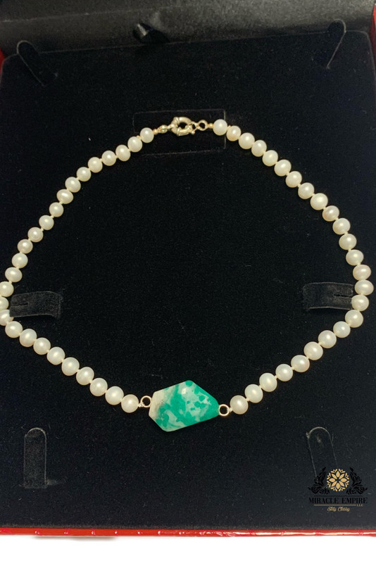 Unique and exclusive Woman Necklace handmade of Natural 8mm Pearls, Emerald and a 18k gold plated clasp.