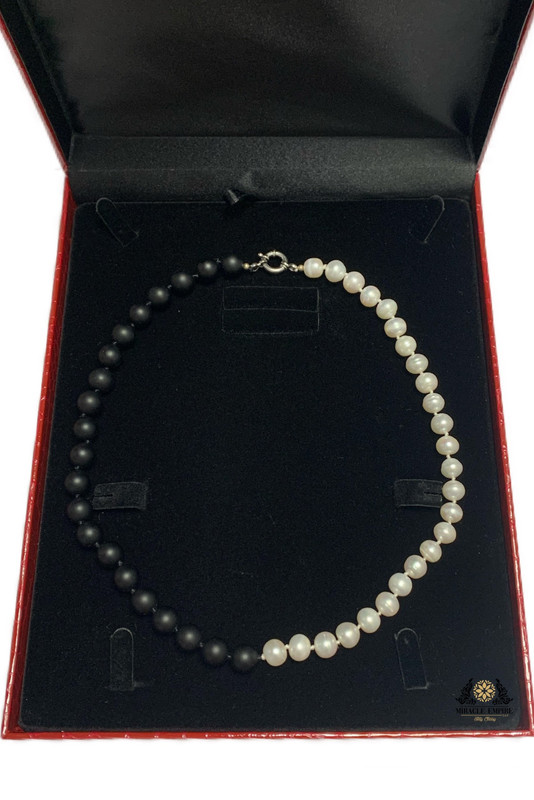 Unisex Woman Necklace Man Necklace handmade of Natural 10mm Pearls, matt Onyx