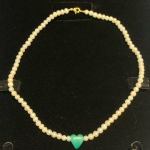 Unique and exclusive woman necklace girls teens necklace handmade of Natural 6-7mm Pearls, Emerald heart shape and a 18k gold plated clasp.