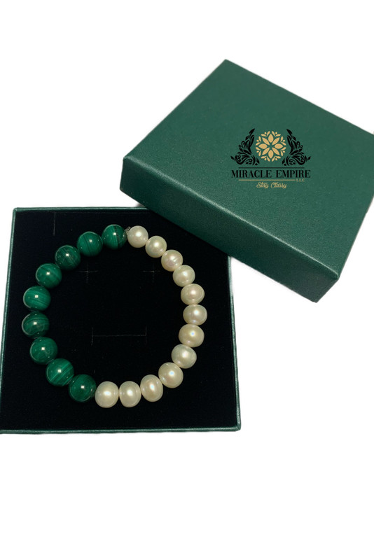 Unisex Woman and Man Bracelet handmade of Natural 10mm Pearls and malachite