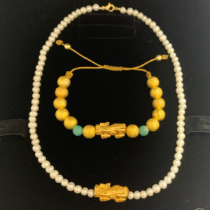 Feng shui 5-6mm natural pearls 18k gold plated 925 pure silver base Pixiu Pi Yao necklace, 2 emeralds bracelet set, 18k gold plated beads and clasp unique design for woman girls teens luck, abundance money attraction