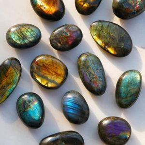 10249445-spectralitestone-spectralitemeaning labradorite